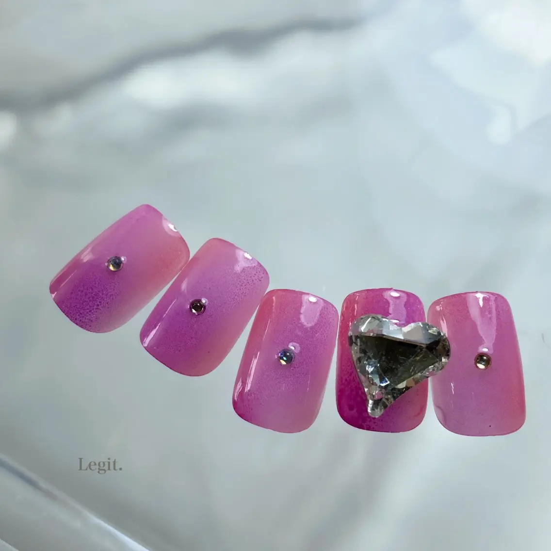 ネイル ハート Legit nail salonのネイルデザイン