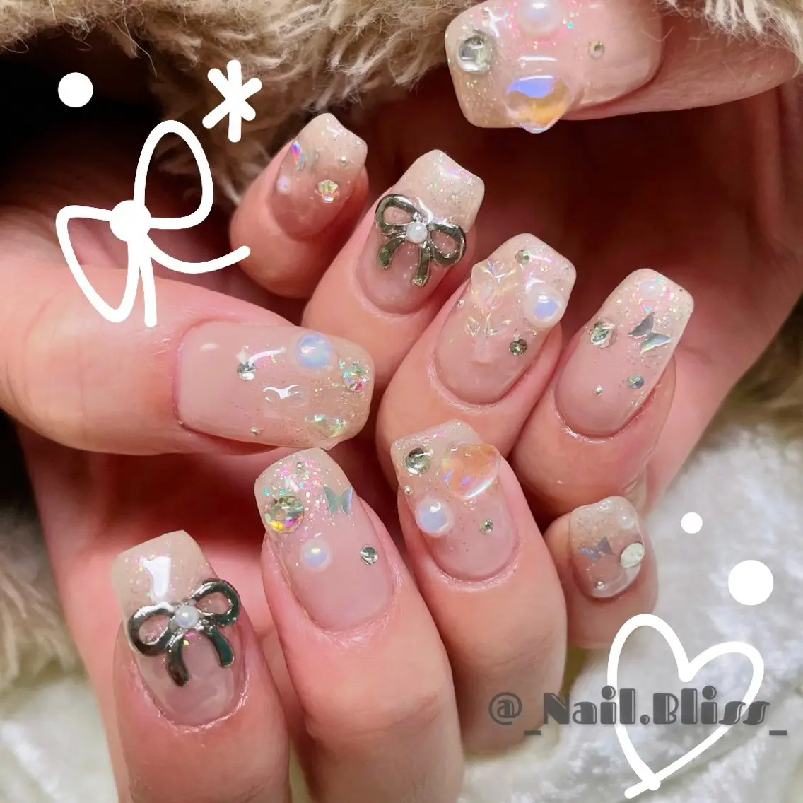 ネイル オーロラネイル 氷ネイル・うるうるネイル ラメ(グリッター) ラメグラデーション ハンドネイル NAIL BLISSのネイルデザイン