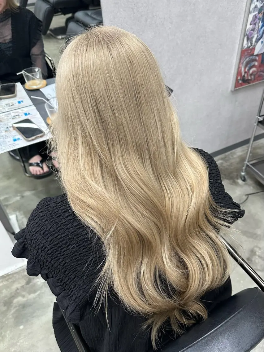 ロング カラー ブリーチ ブロンド 透明感カラー ハイトーンカラー 徳永 瑚心のヘアスタイル