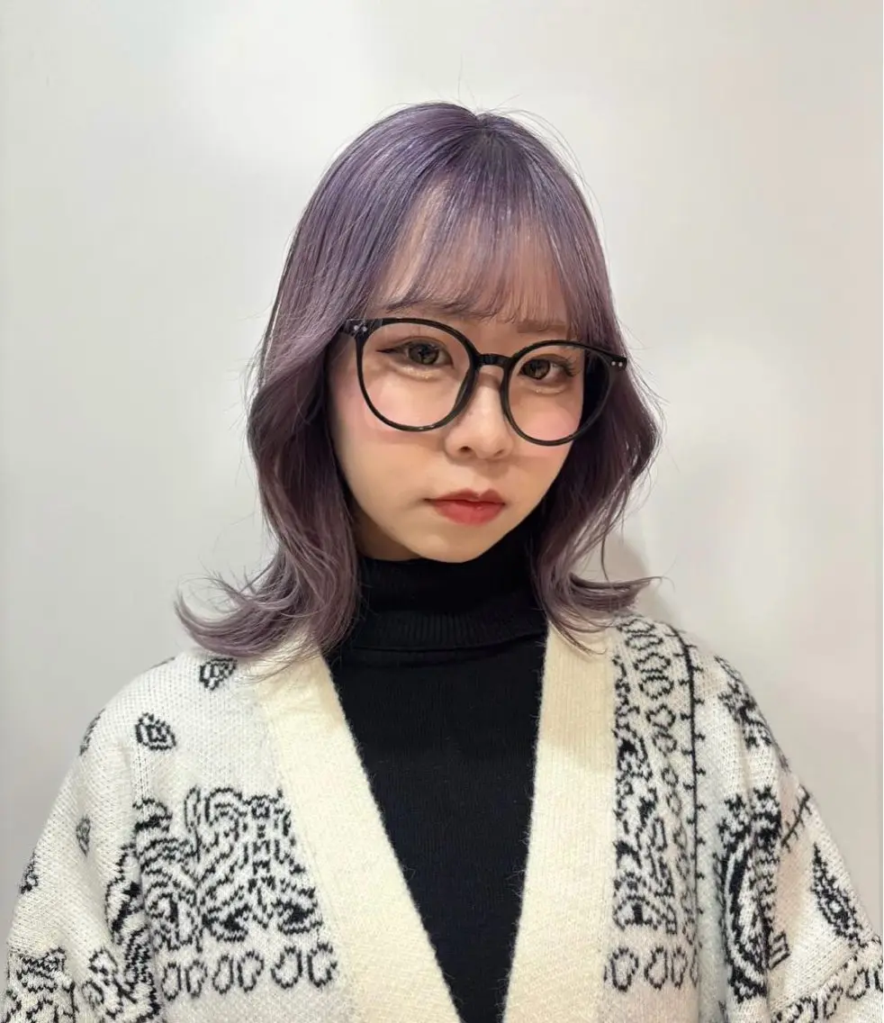 ミディアム カラー ブリーチ ケアブリーチ グレージュ ラベンダーカラー 似合わせレイヤー/ Wカラー🧸こころのヘアスタイル