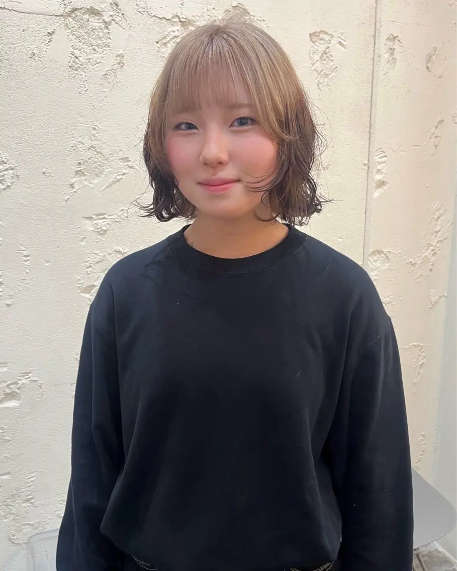 ミディアム カラー ベージュカラー ブラウンカラー ホワイトベージュ カット ヘアカラー トリートメント ハイトーン🦢 Natsumiのヘアスタイル