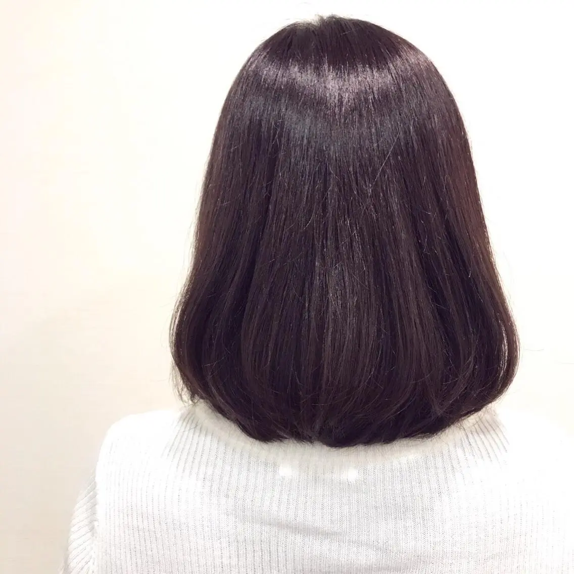 ミディアム カラー 白浜 サキのヘアスタイル