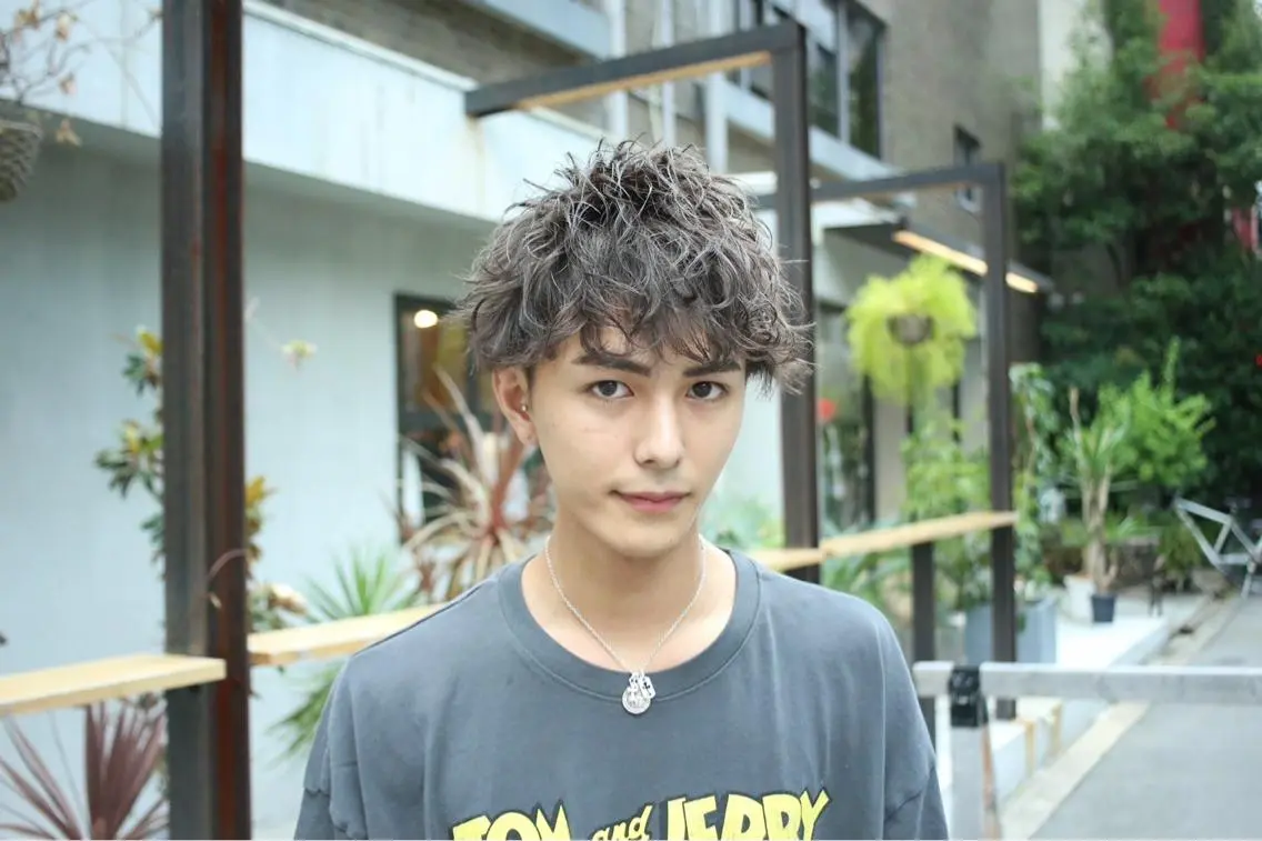 ショート カラー パーマ メンズ アップバング メンズブリーチ センターパート ダウンパーマ フェードカット カット パーマ Men'ssalon LiG/kaitoのヘアスタイル