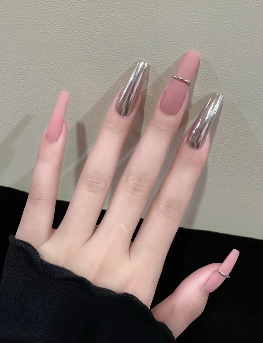 セミロング ハンドネイル 黒川 凛のネイルデザイン