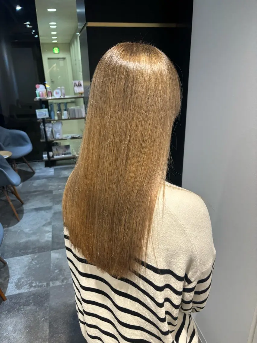 ロング カラー ベージュカラー ブリーチ ミルクティーベージュ 穐田 航のヘアスタイル