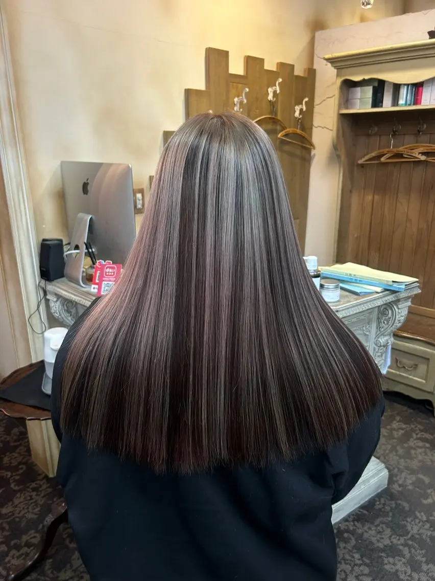 ロング カラー デザインカラー abilita MIYUのヘアスタイル