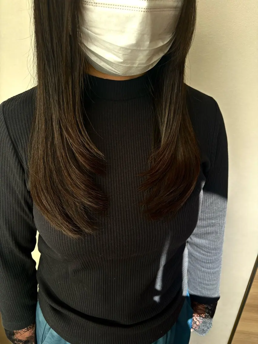 ロング カラー ロングレイヤー ベージュカラー ブラウンカラー チョコレートブラウン レイヤーカット カット ヘアカラー トリートメント 小村 悠花のヘアスタイル