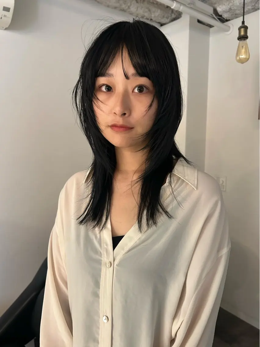 セミロング カラー レイヤーカット ウルフカット ウルフレイヤー カット ヘアカラー トリートメント 村上雅人 ナチュラルモードのヘアスタイル