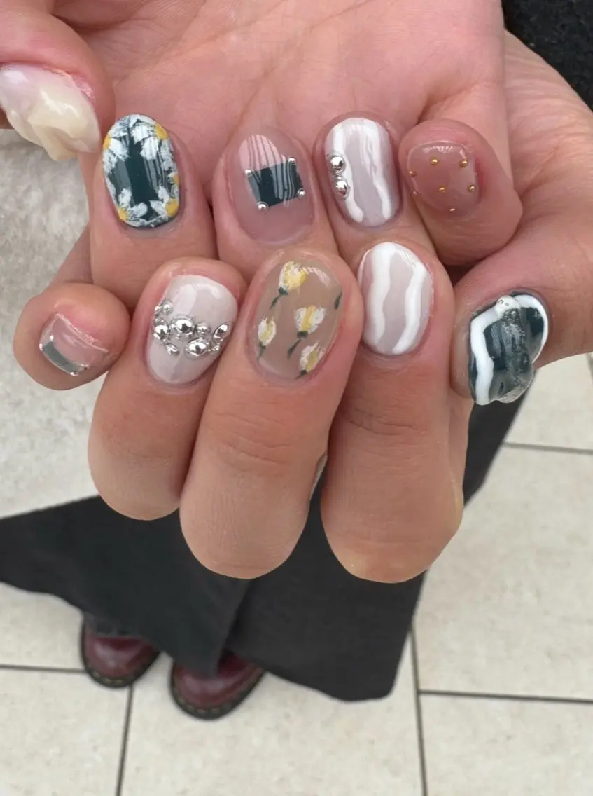 ネイル 成人式 キラキラネイル ニュアンスネイル オフィスネイル シンプルネイル Lililas💎 リリラースのネイルデザイン