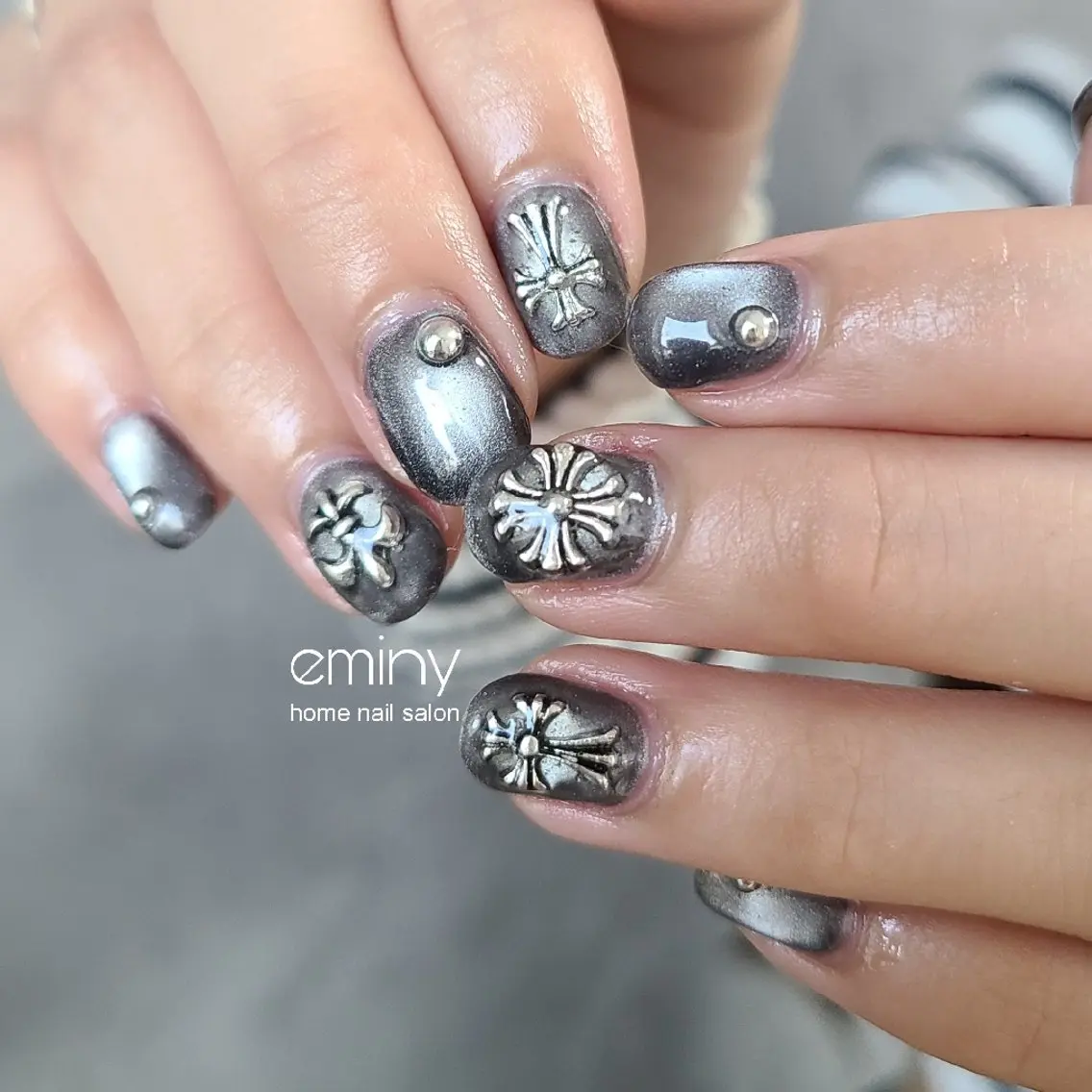 ネイル ジェルネイル 韓国ネイル マグネットネイル ショートネイル シルバー ハンドネイル nail salon  eminyのネイルデザイン