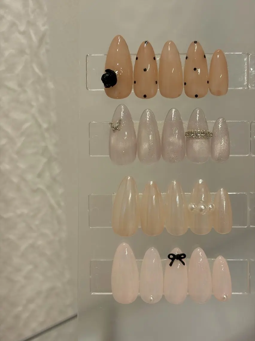 ネイル ドット マグネットネイル ミラーネイル リボン ハンドネイル M🎀 nailのネイルデザイン