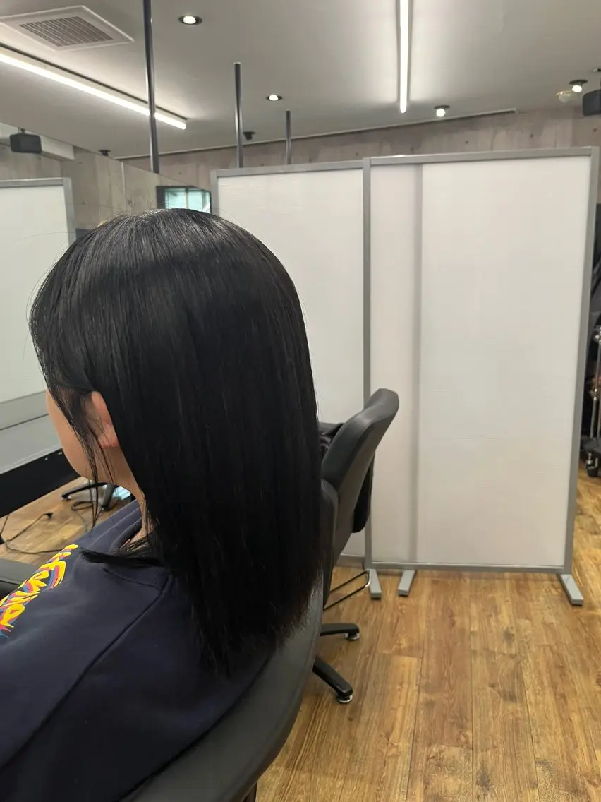 ミディアム カラー 黒髪 ブルーカラー ブルーブラック 永井 脩弥のヘアスタイル