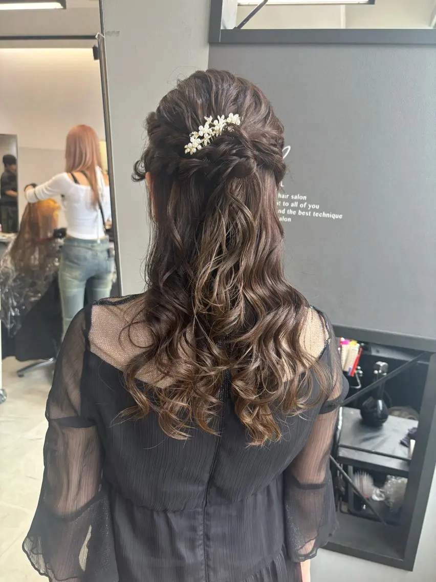 ロング ヘアアレンジ ハーフアップ カット ヘアセット ブリーチなしWカラー ヘアセット菜希のヘアスタイル