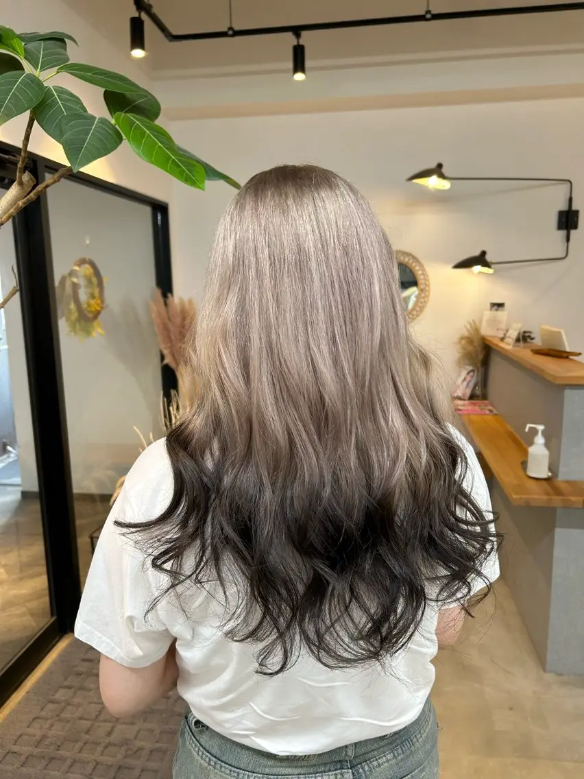 ロング カラー カット ヘアカラー トリートメント KOTOMI .のヘアスタイル