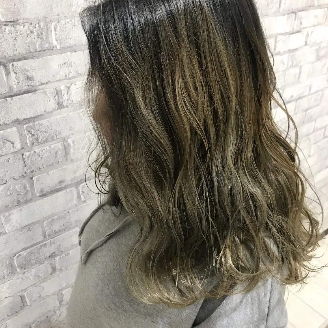 ロング カラー グレージュ カット ヘアカラー Oopsレイヤー 加藤澄都のヘアスタイル