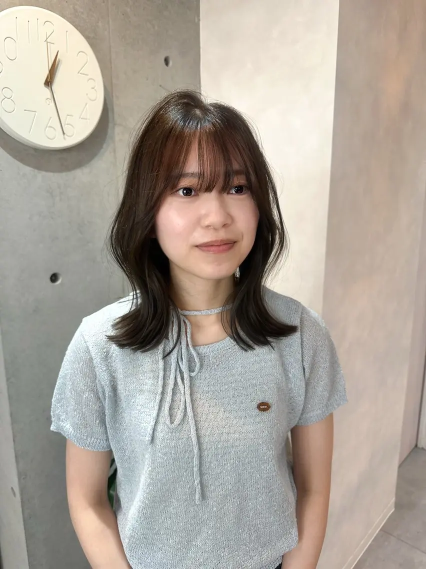 ミディアム くびれヘア 顔まわりレイヤー レイヤーカット 外ハネヘア Blume Rinのヘアスタイル