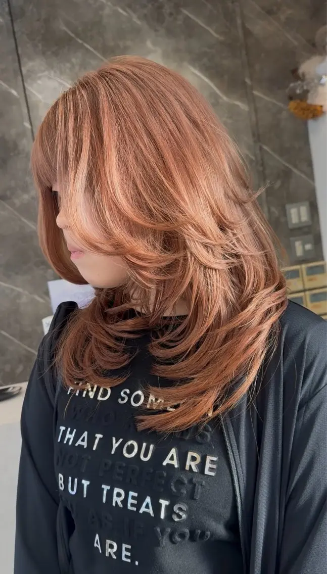 セミロング レイヤーカット ハイトーンカラー/ ハイライトJUNKIのヘアスタイル