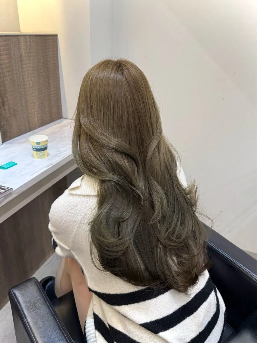ロング カラー カット ヘアカラー 韓国ヘア🇰🇷 YUKINAのヘアスタイル