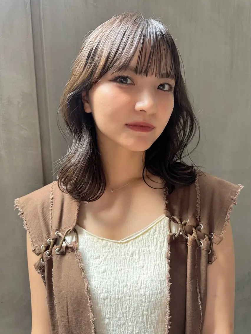 ミディアム カラー ayaka 縮毛矯正レイヤーのヘアスタイル
