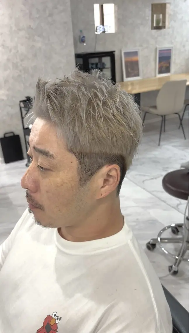 ショート カラー メンズ メンズブリーチ ブリーチ 透明感カラー シルバー ホワイトシルバー Men's Rico Chihayaのヘアスタイル