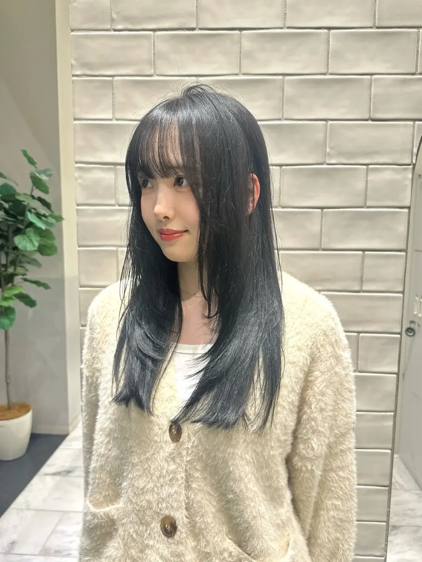 ロング カラー 黒髪 ブリーチ ブルーカラー ブルーブラック ブリーチなしカラー カット ヘアカラー トリートメント 矢野 晃平のヘアスタイル