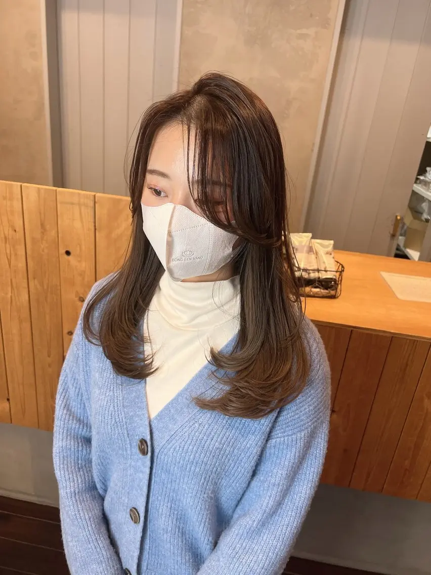 セミロング カラー レイヤーカット 具志 正太のヘアスタイル