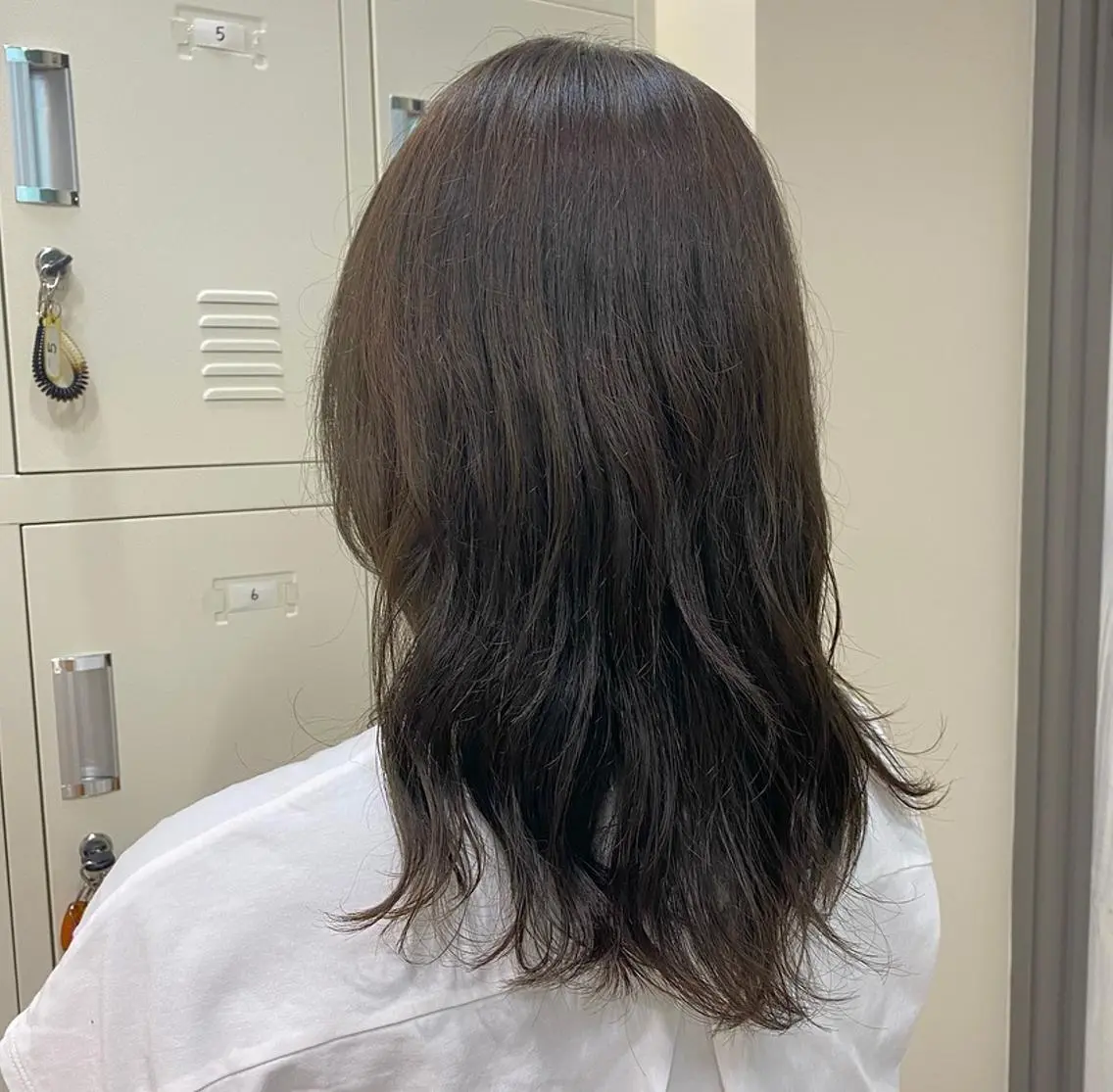 カラー グレージュ オリーブカラー オリーブグレージュ オリーブグレー 後藤 瀬奈のヘアスタイル