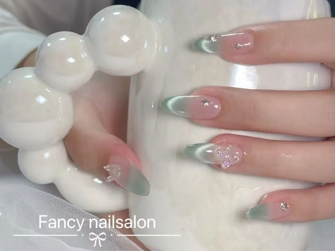 ネイル チークネイル フットネイル グラデーション 韓国ネイル ニュアンスネイル Fancyネイル サロン練馬店のネイルデザイン