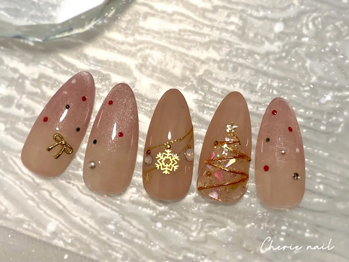 ネイル ジェルネイル マグネットネイル リボン 冬ネイル クリスマス ハンドネイル Cherienail yunaのネイルデザイン
