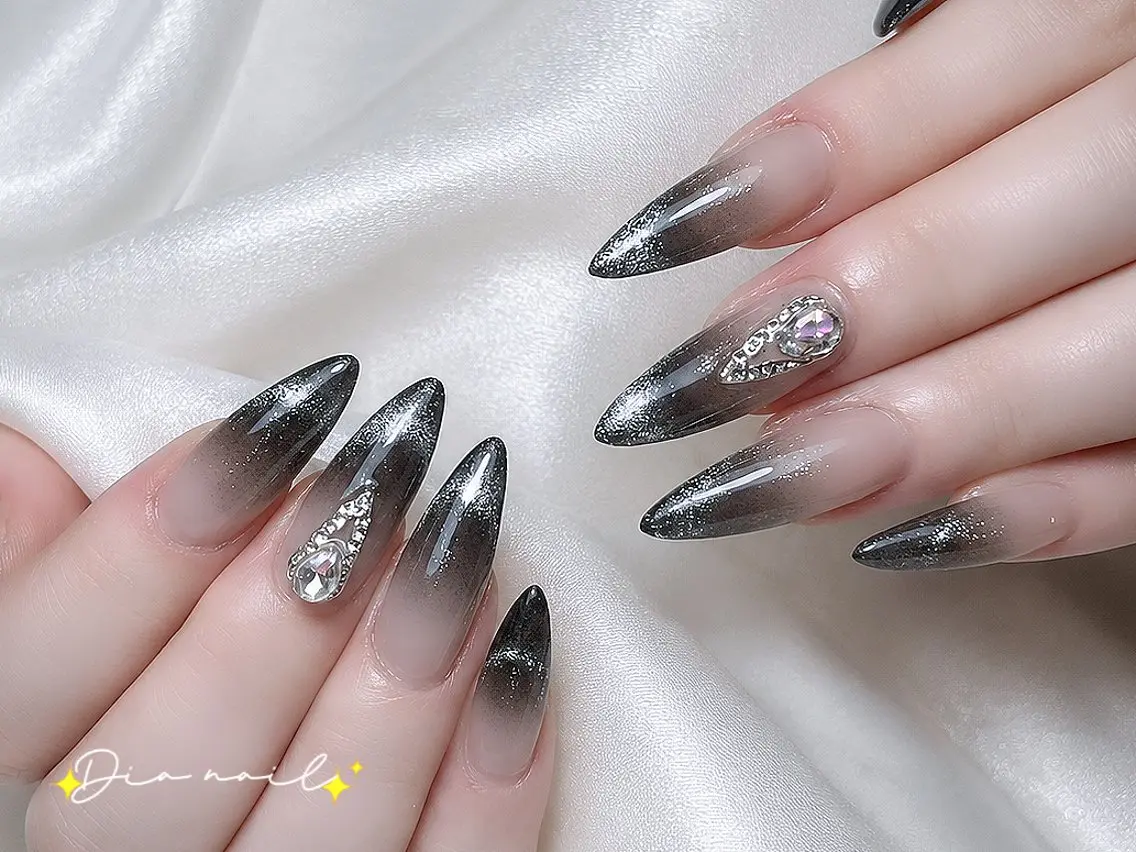 ネイル フットネイル 韓国ネイル レース マグネットネイル ニュアンスネイル ハンドネイル Dia nail サロンのネイルデザイン