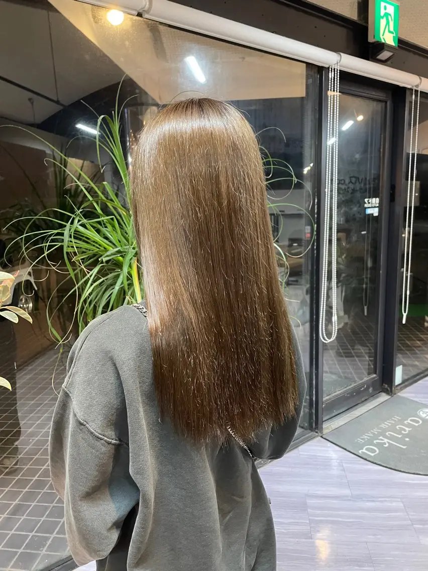 セミロング カラー ブリーチ ブラウンカラー 透明感カラー マキノ キョウカのヘアスタイル