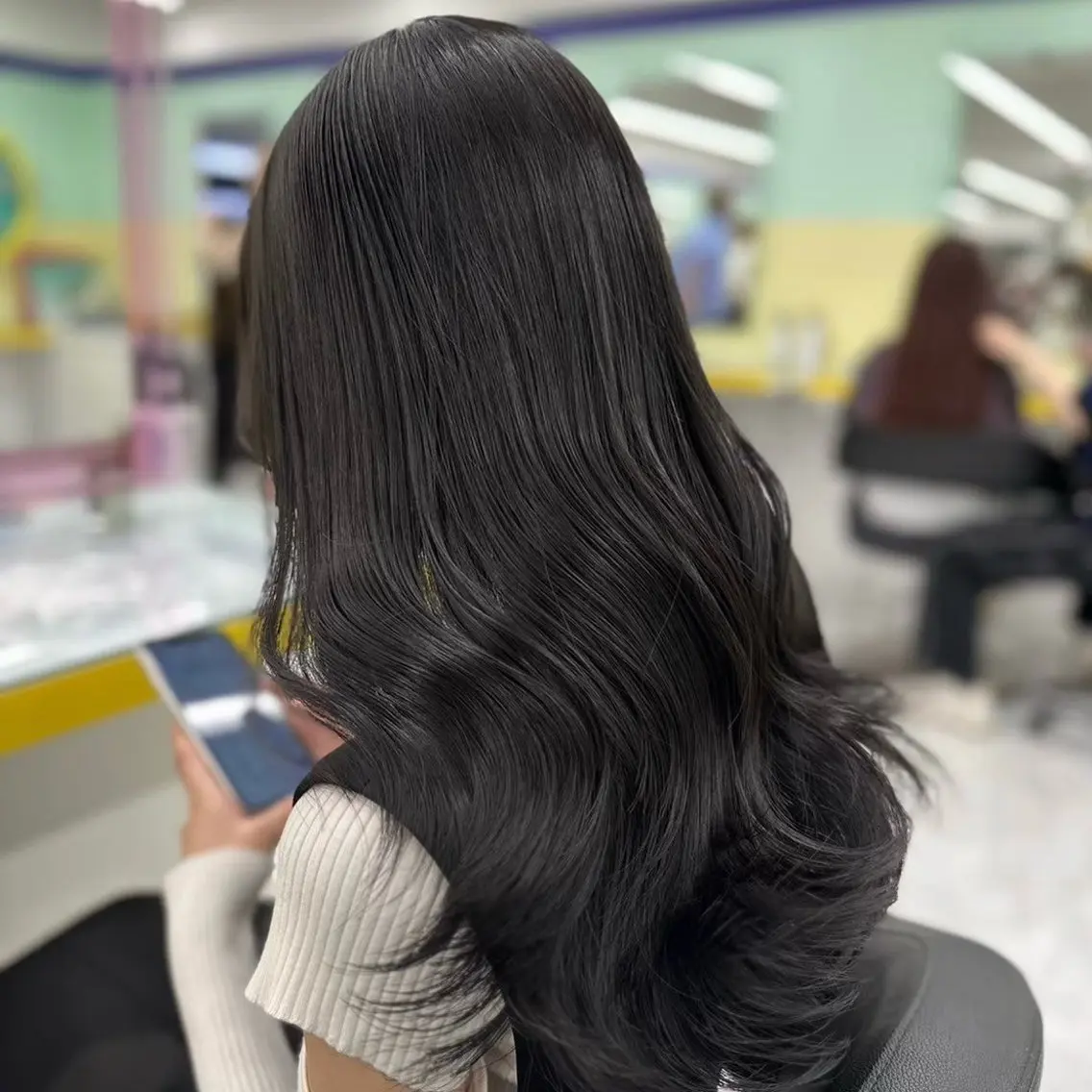 ロング カラー カット トリートメント ヘッドスパ 韓国風艶髪🎀 暖色カラー🤍のヘアスタイル