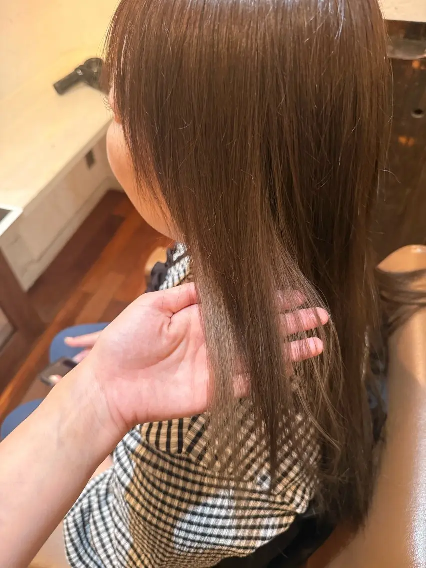 ロング ヘアカラー さらや みあきのヘアスタイル