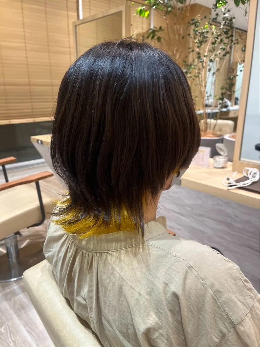 ミディアム カラー ウルフカット 別所 叶実のヘアスタイル