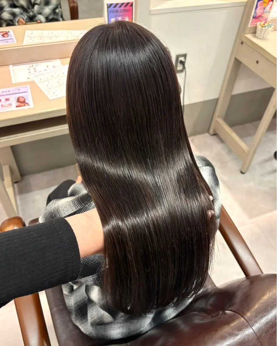 ロング カラー 藤井 心音のヘアスタイル
