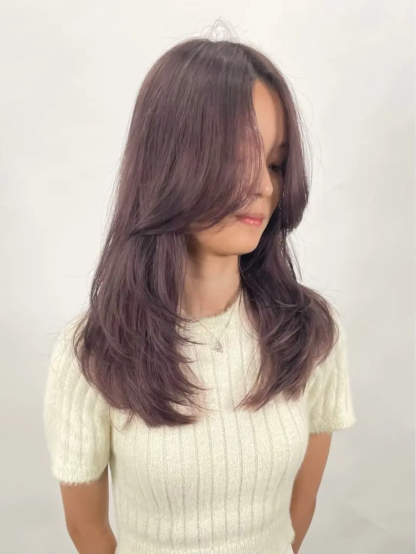 セミロング デート レイヤーカット 小顔カット カット ヘアカラー トリートメント 縮毛矯正 ミディアム レイヤー 顔周り金山のヘアスタイル