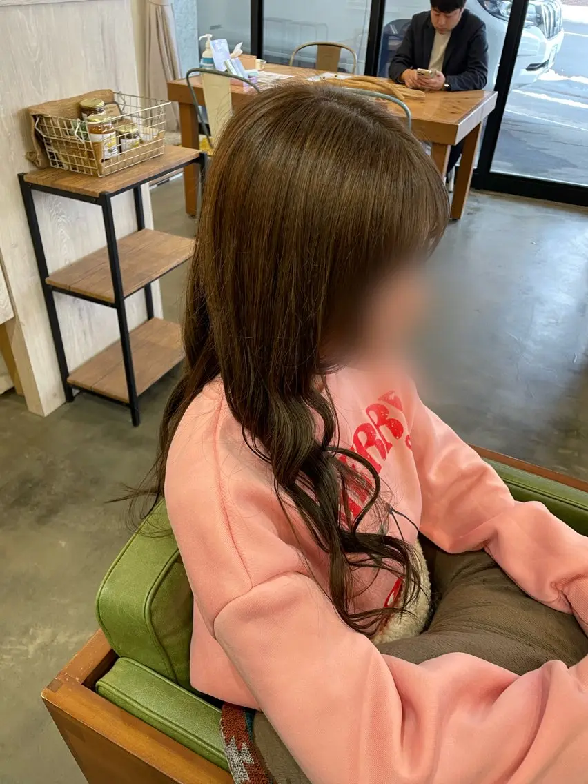 ロング カラー 透明感カラー ヘアカラー トリートメント サイトウ アヤナのヘアスタイル