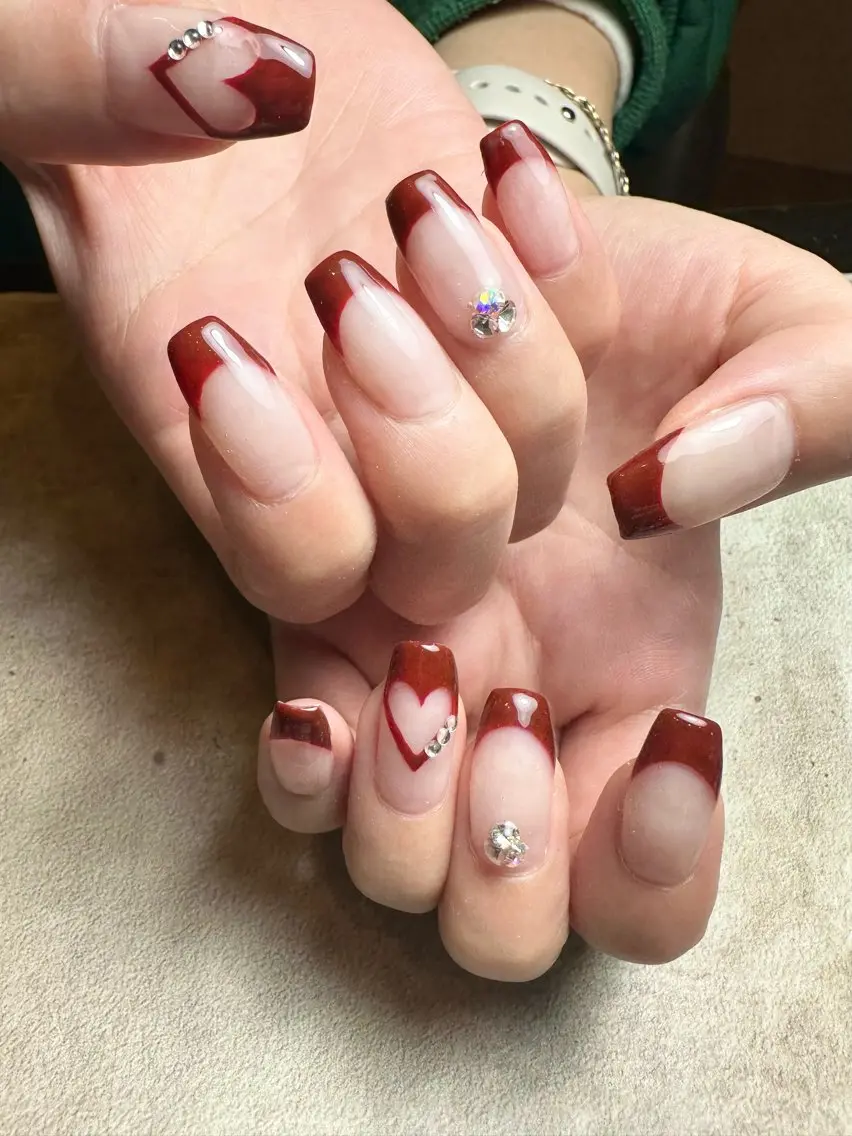 ネイル ボルドー フレンチネイル ハート nailroom Anmie.のネイルデザイン