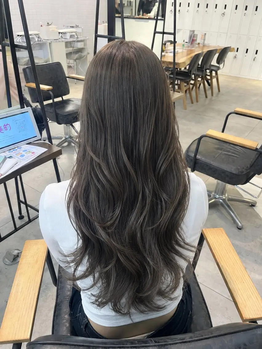 ロング カラー せりな🎀🕯️ /透明感カラーのヘアスタイル