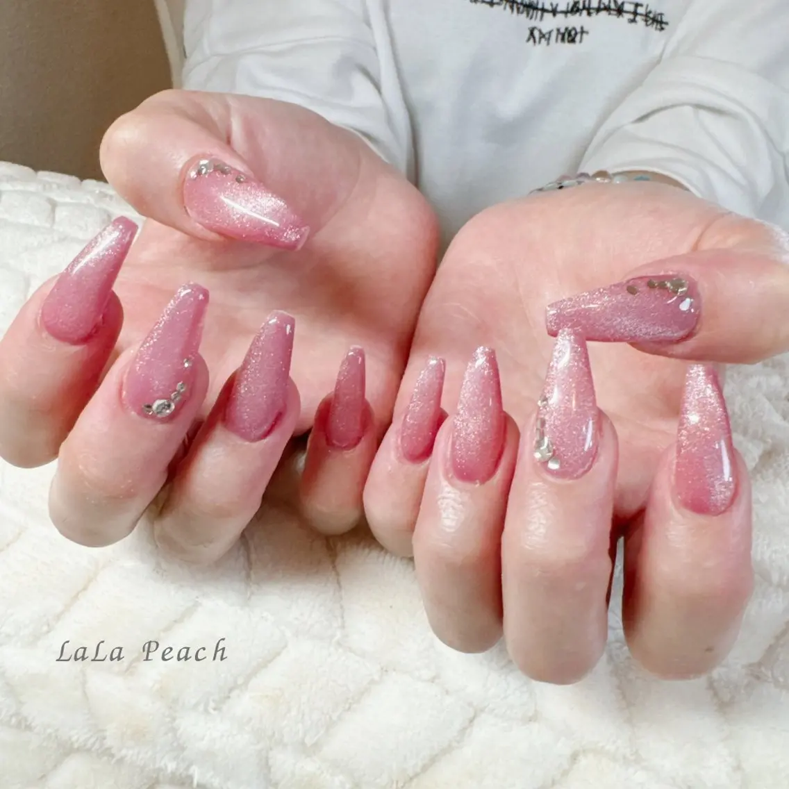 ネイル ジェルネイル ロングネイル マグネットネイル ピンク ハンドネイル LaLa Peach 福岡のマツエク・マツパデザイン