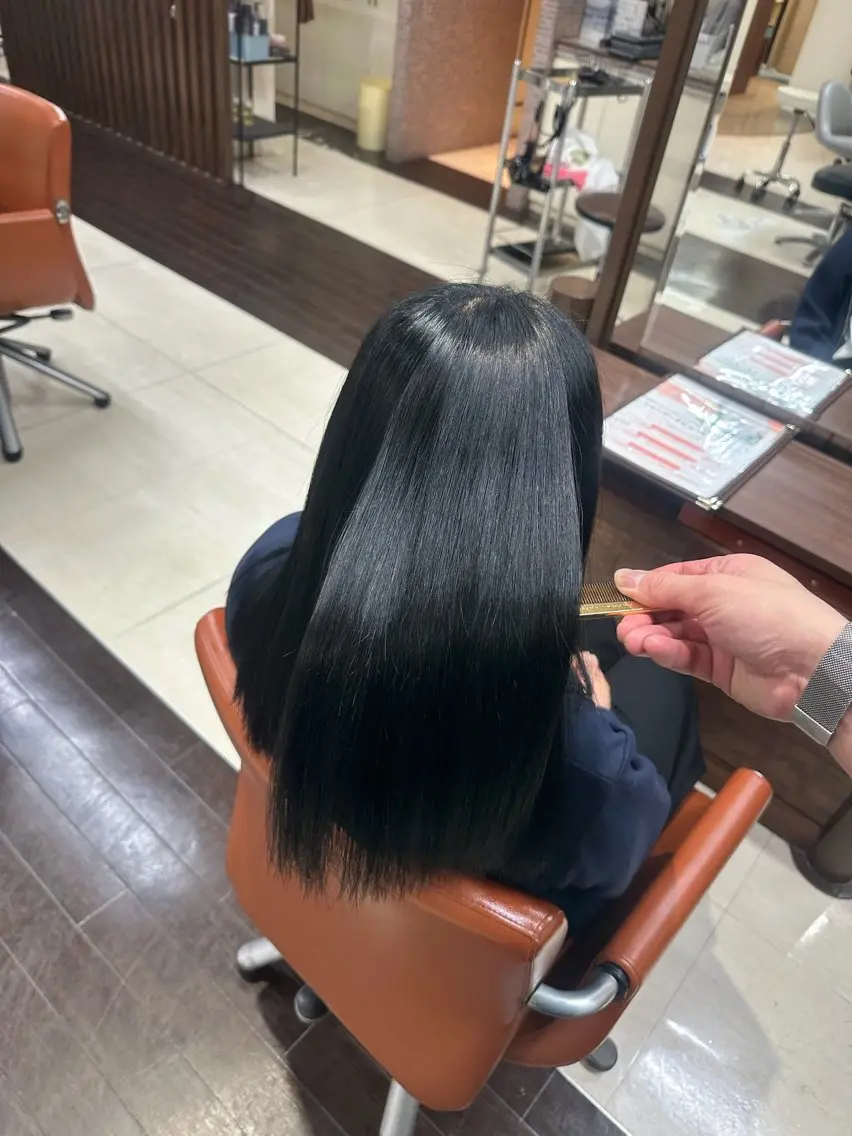 カラー 黒髪 ブリーチ ブルーカラー ブルーブラック ブリーチなしカラー ヘアカラー レイヤー×垢抜け/ ハイトーン/朝倉友香のヘアスタイル