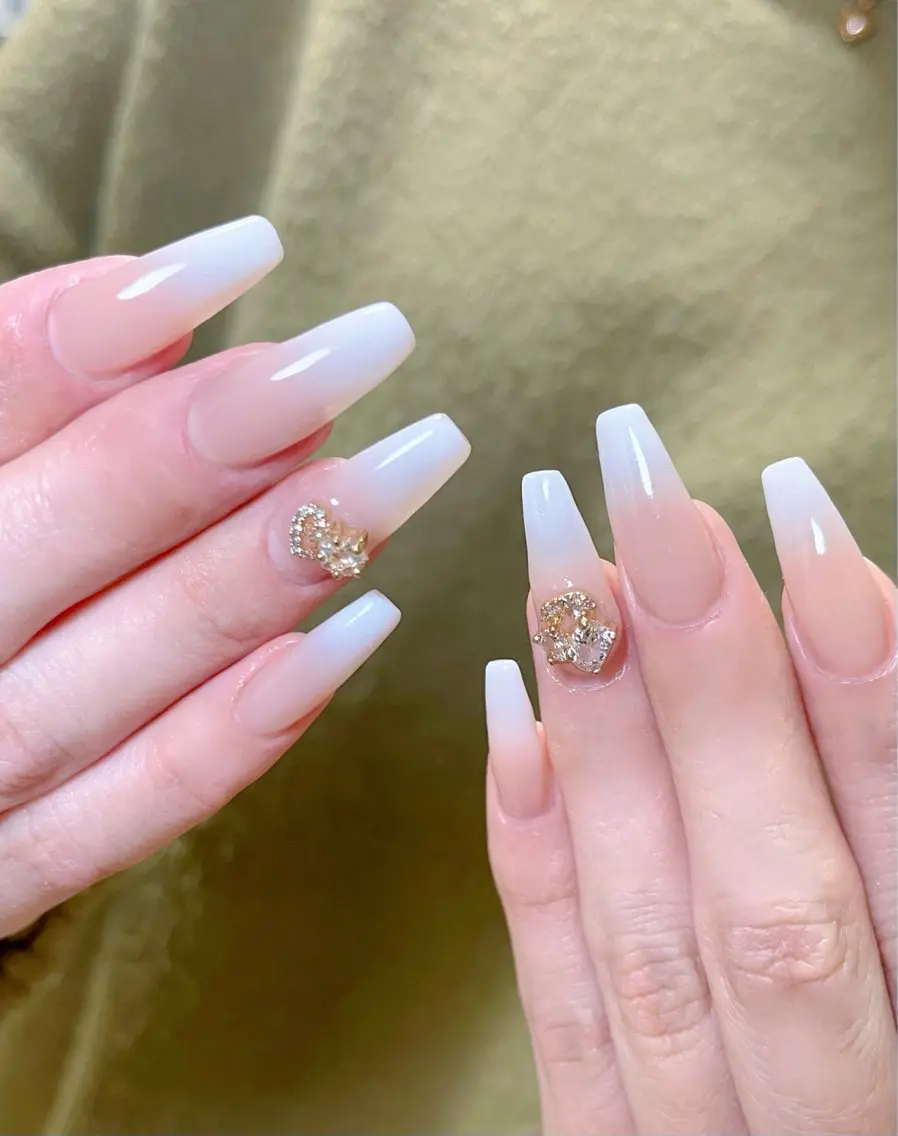 ロング ハンドネイル めぐみのネイルサロン スタッフ練習のネイルデザイン