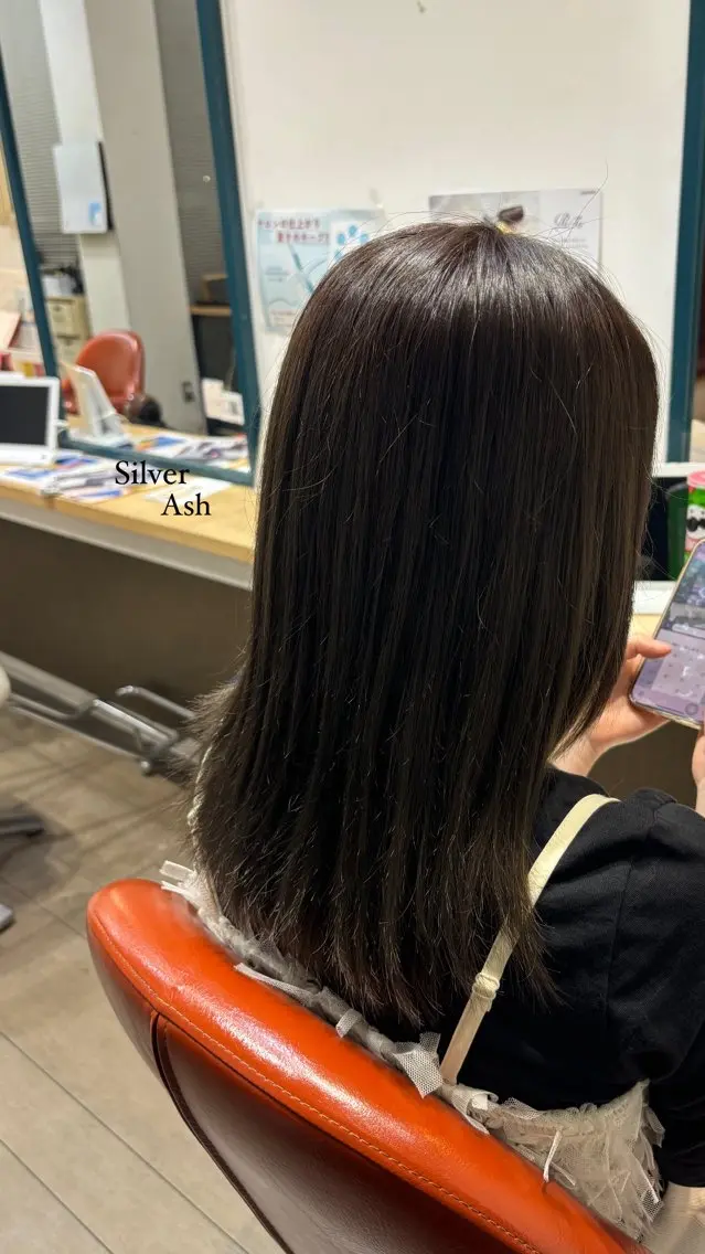 ミディアム ヘアカラー 飯岡 セナのヘアスタイル