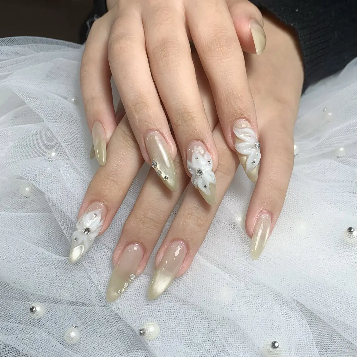 ネイル キラキラネイル シンプルネイル 春ネイル ワンホンネイル 冬ネイル Quynh Sora Nailのネイルデザイン