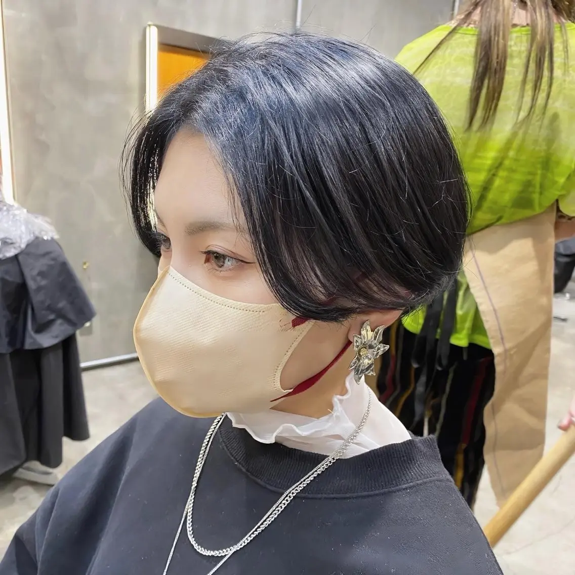 ショート カラー ハンサムショート 黒髪 ブルーカラー ブルーブラック ショートヘア カット ヘアカラー トリートメント 透明感カラー🌿 グレージュ🐺陽介のヘアスタイル