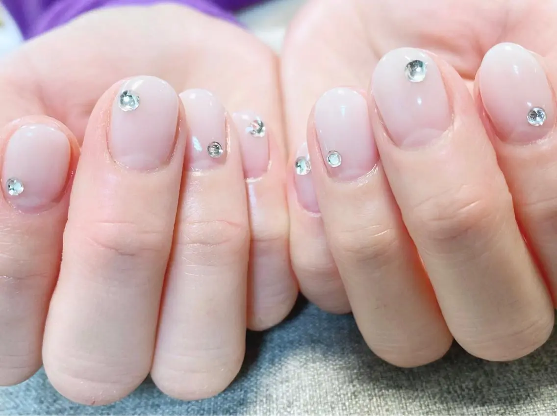 ネイル シンプルネイル ストーンネイル ハンドネイル Nail salon mewのネイルデザイン