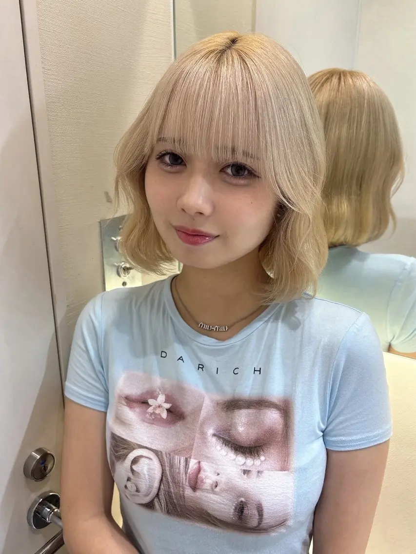 カラー ベージュカラー ブリーチ 透明感カラー ダブルカラー ハイトーンカラー ヘアカラー あ い か 🎀 レイヤーカットのヘアスタイル