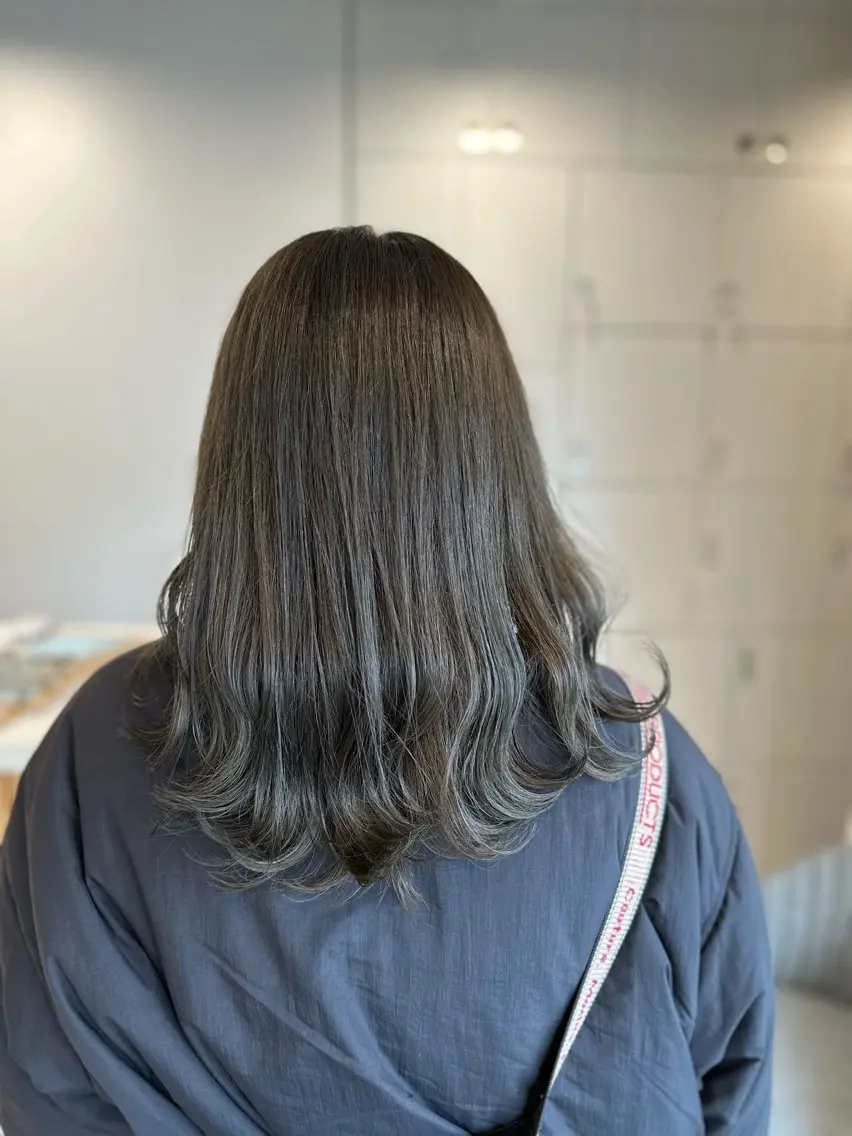 セミロング カラー グレージュ オリーブグレージュ オリーブグレー カット ヘアカラー トリートメント 特殊カラー特化 ✂️SHIAN フジのヘアスタイル