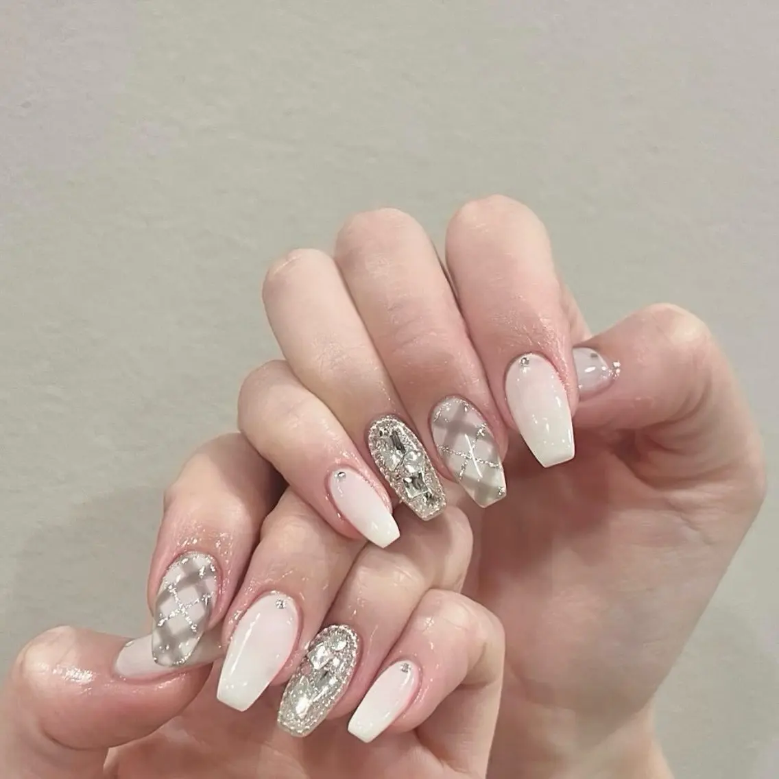 ネイル アートネイル フレンチネイル ジェルネイル キラキラネイル 韓国ネイル ハンドネイル ICE Nailsのネイルデザイン