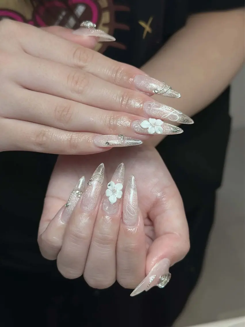 ネイル チークネイル ドット フレンチネイル グラデーション ハート ハンドネイル Julli NailStudioのネイルデザイン